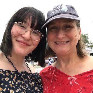 Meet your Posher, Thea